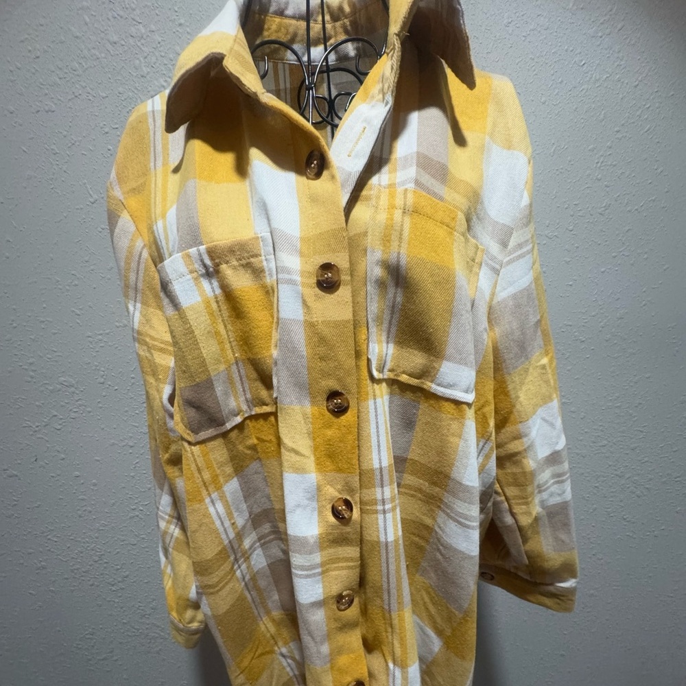 Yellow and white plaid button down shirt #plaidshirt